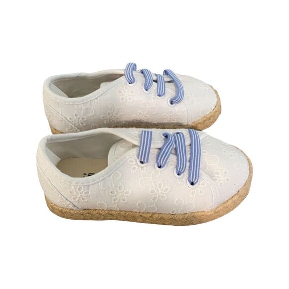 NEW - GAP white eyelet espadrille slip-ons. Size 8 - Picture 2 of 4